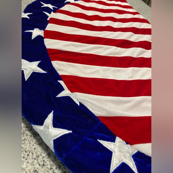 Patriotic Christmas Tree Skirt - Picture 1 of 7